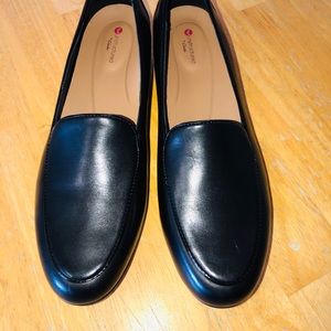 New in Box Clark’s Black Loafer size 10